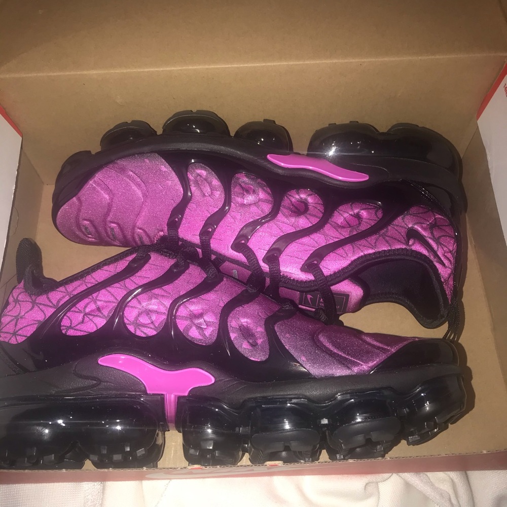 Nike air vapormax size M8 W9.5 pink/black